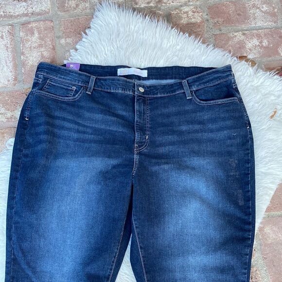 New Signature Levi’s Mid-Rise Totally Shaping Five Pocket Jeans Size 26S - Picture 2 of 12